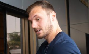 perri, ex botafogo, assume a titularidade do lyon e sonha com espaço na seleção brasileira