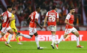 internacional mira vitória sobre o cruzeiro para se distanciar da zona de rebaixamento; torcida reage
