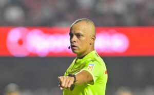 cbf divulga áudios do var sobre lances polêmicos de flamengo x palmeiras: “decisão factual” 