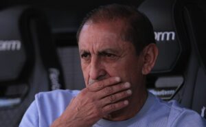 presidente do vitória critica corinthians após erros de arbitragem a favor do cruzeiro: "precisavam disso para não cair"