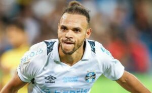 diego costa ou braithwaite? renato gaúcho define atacante para enfrentar o fluminense na libertadores