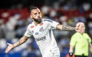 guilherme se consolida como favorito da torcida após atuação brilhante e gol decisivo na vitória do santos