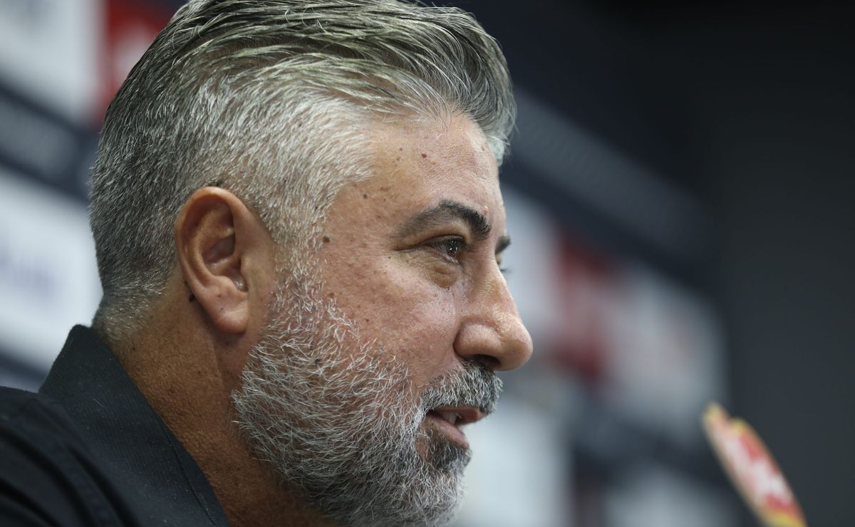 r$ 700 mil de custo: gallo negocia rescisão após carille reprovar goleiro breno sossai no santos