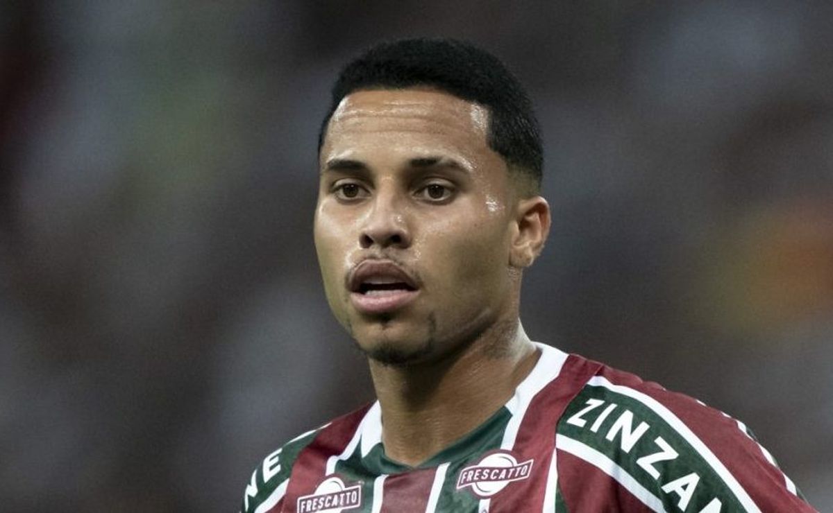 fluminense negocia alexsander com al ahli por 9 milhões de dólares
