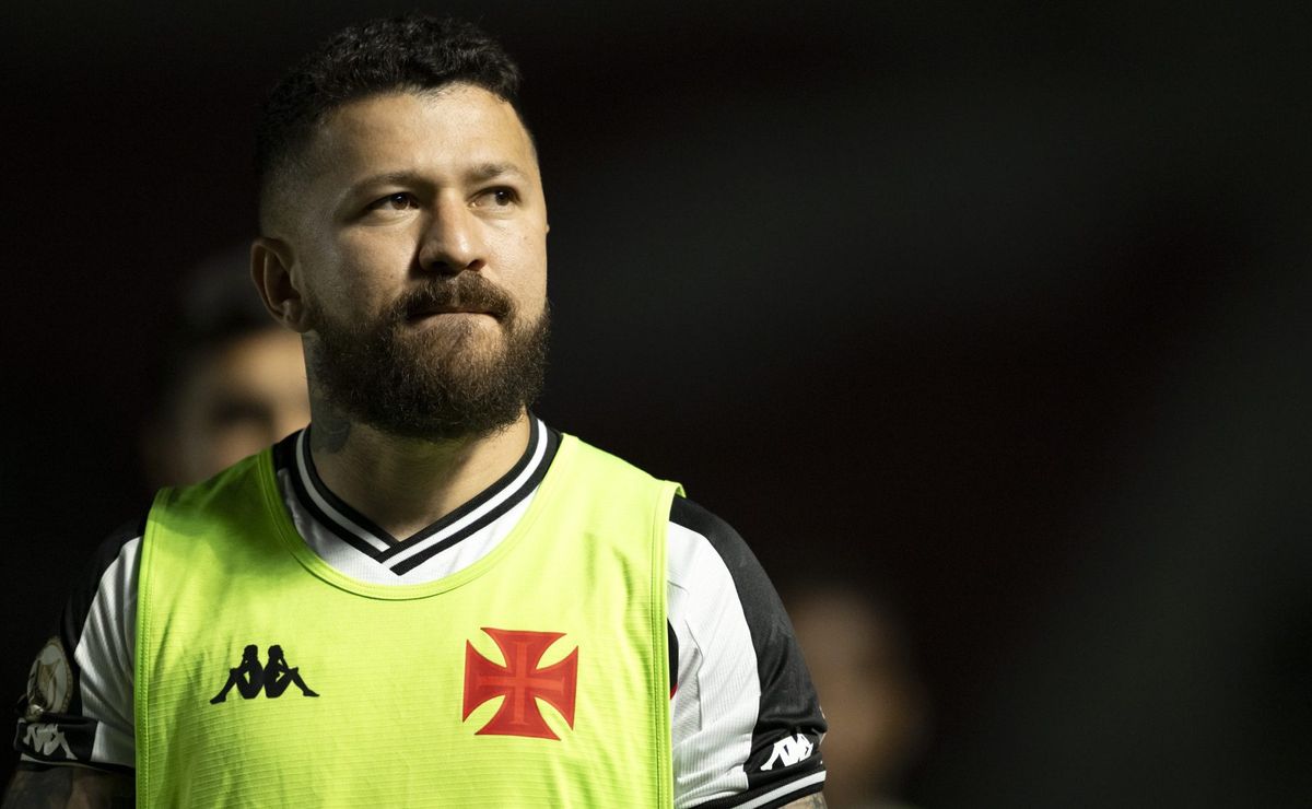 vasco corre contra o tempo para confirmar saídas de rossi, galdames e erick marcus