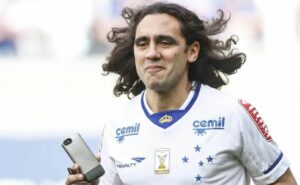 Ídolo do cruzeiro, sorín manda recado para vitor roque: ‘’ir a uma equipe onde possa jogar’’