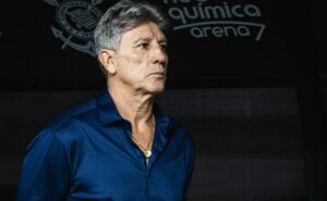 corinthians vacila no mercado e contratação de peso tem renato gaúcho atravessando para o grêmio 