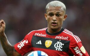 wesley no manchester united tem detalhes revelados por bruno spindel do flamengo 