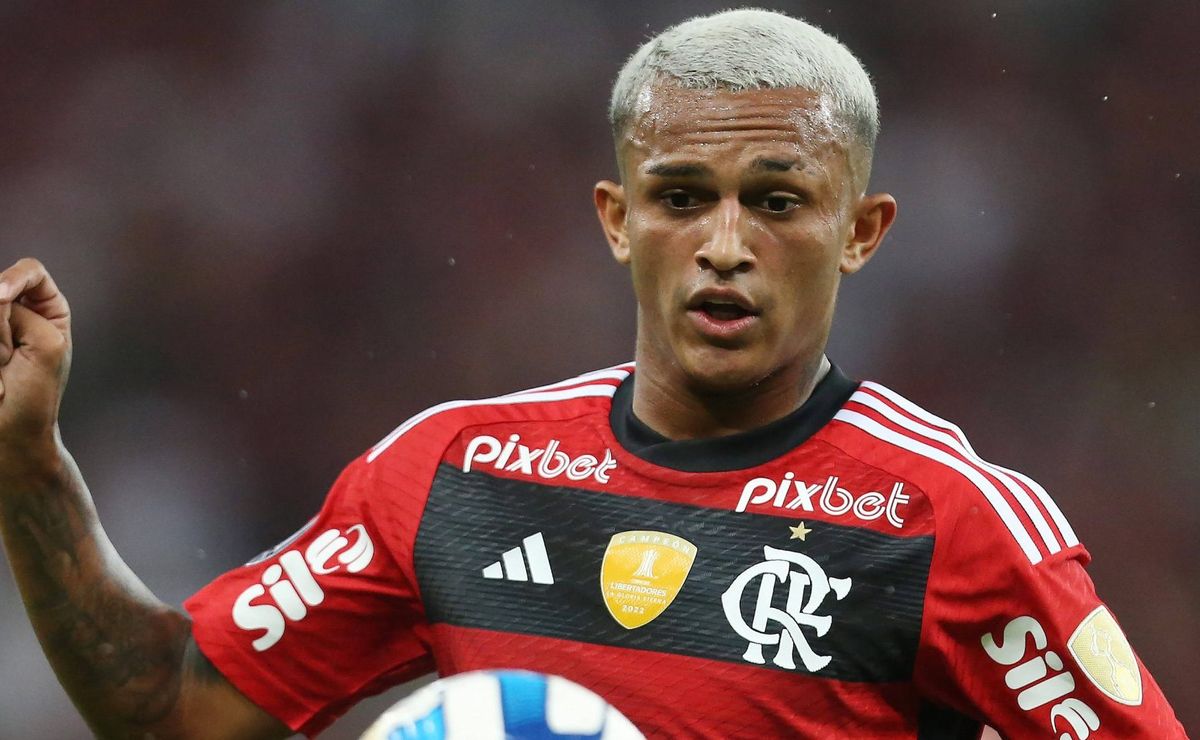 wesley no manchester united tem detalhes revelados por bruno spindel do flamengo 