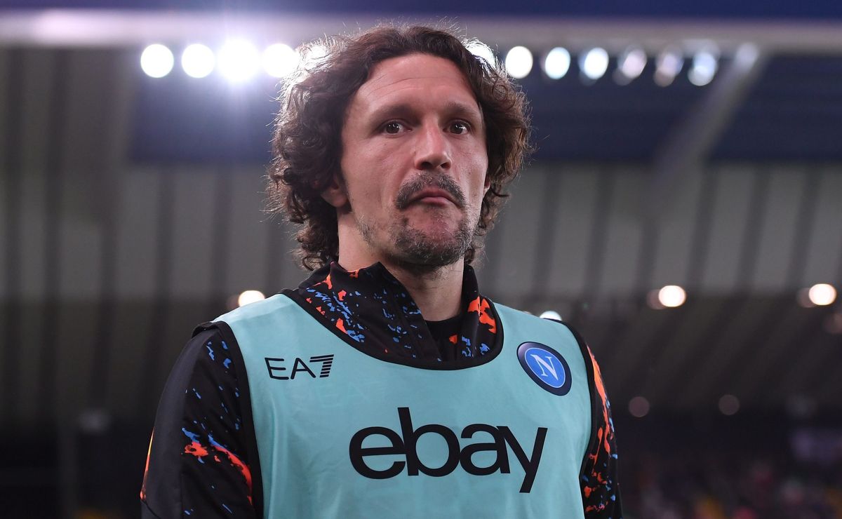 negociando com o são paulo, mário rui é cortado dos relacionados no napoli 