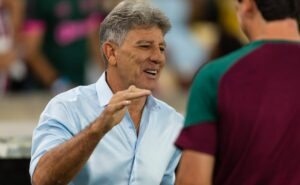 renato gaúcho faz ligação para reforço de peso fechar com grêmio mas michael faz alta pedida