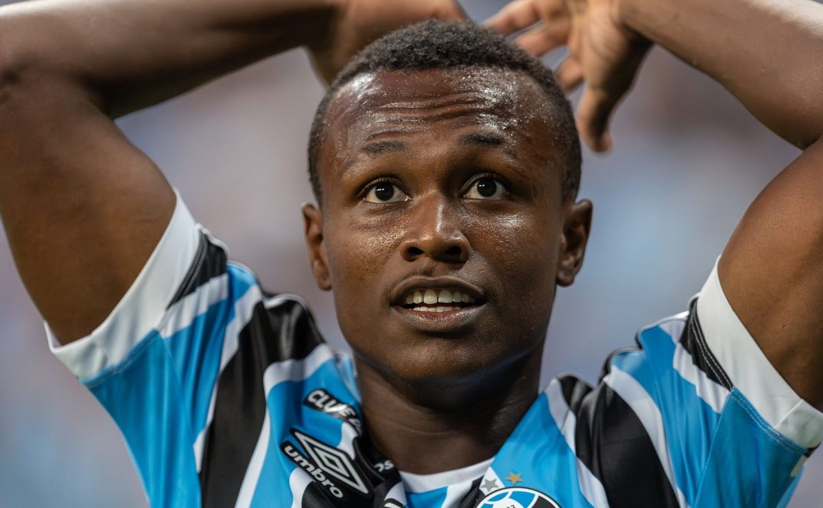 nathan fernandes recebe proposta do burnley, da inglaterra, mas grêmio recusa investida