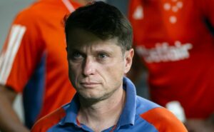 seabra aponta expulsão de advíncula como diferencial em cruzeiro x boca juniors: "continuamos mais intensos"