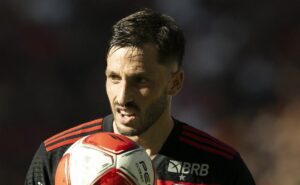 escalação do flamengo: com matias viña de titular, tite escala time inédito para enfrentar o são paulo