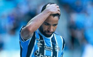 problema de pepê obriga renato a fazer corte de última hora para fluminense x grêmio