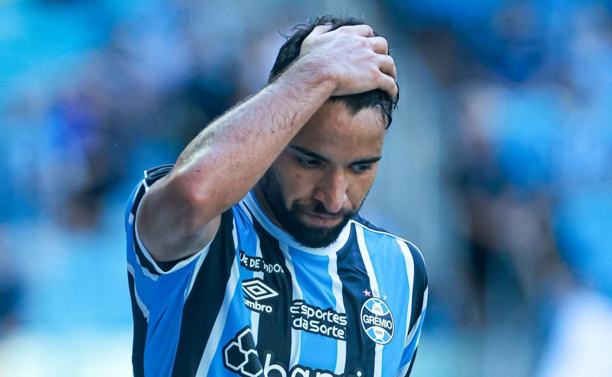 problema de pepê obriga renato a fazer corte de última hora para fluminense x grêmio