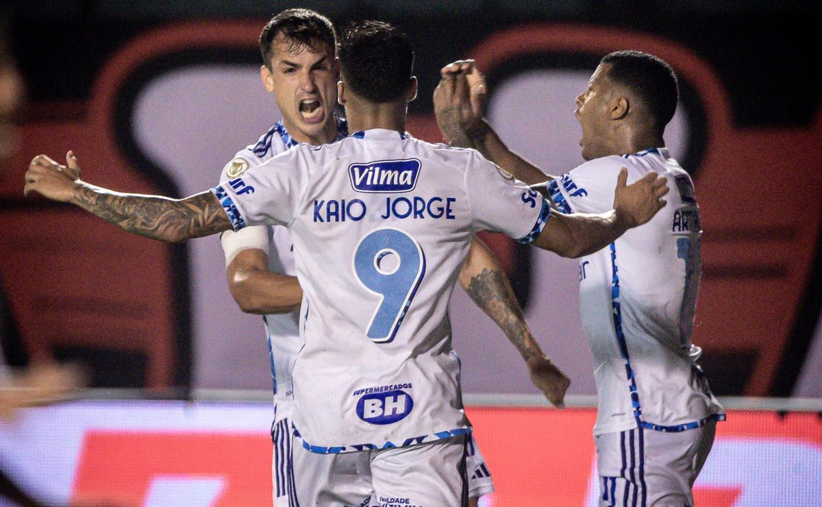 cruzeiro empata com vitória em noite de dinenno;confira as notas