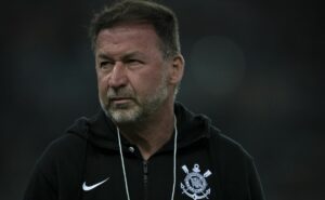 impeachment de augusto melo no corinthians tem aprovação para ter continuidade no processo 