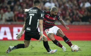 gabigol entra na vaga de pedro lesionado, mas não convence no flamengo 