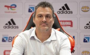 decisão do var é reprovada por spindel, do flamengo, após pisão de veiga: "muito decepcionados"