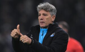 entrou na briga: renato aprova, e grêmio disputa com corinthians e flamengo por michael