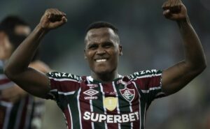 arias atinge feito incrível e se consolida entre os grandes artilheiros estrangeiros do fluminense