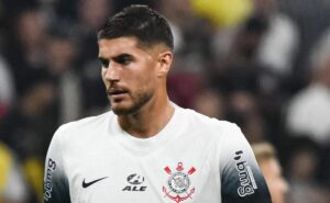 multa de r$ 300 milhões: situação de pedro raul tem reviravolta no corinthians
