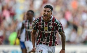 kauã elias decide de novo e leva torcida do fluminense à loucura: “Ídolo”