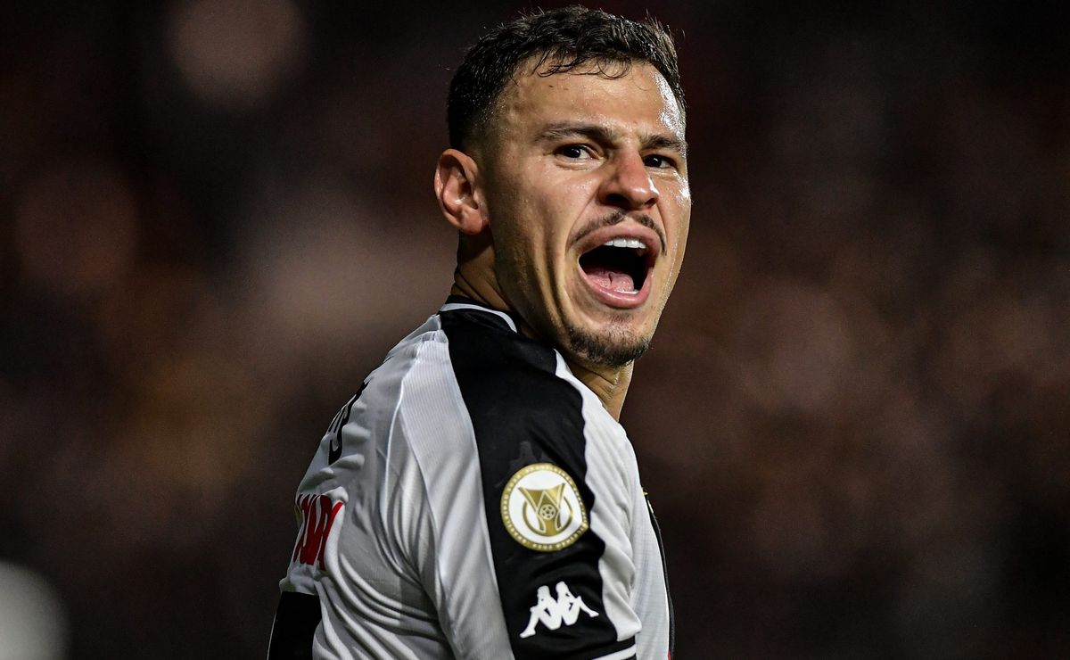 pc oliveira concorda com anulação de gol de hugo moura em vasco x athletico pr