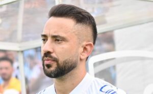 flamengo acerta retorno, fecha contratação e vence bahia de everton ribeiro no mercado