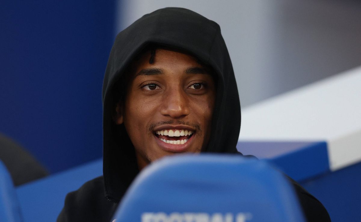 andré estreia pelo wolverhampton, mas é joão pedro que se destaca na premier league