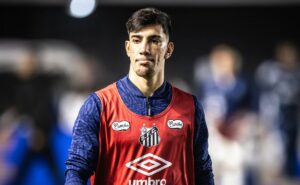 poucas oportunidades com carille teria sido motivo para saída de pedrinho do santos