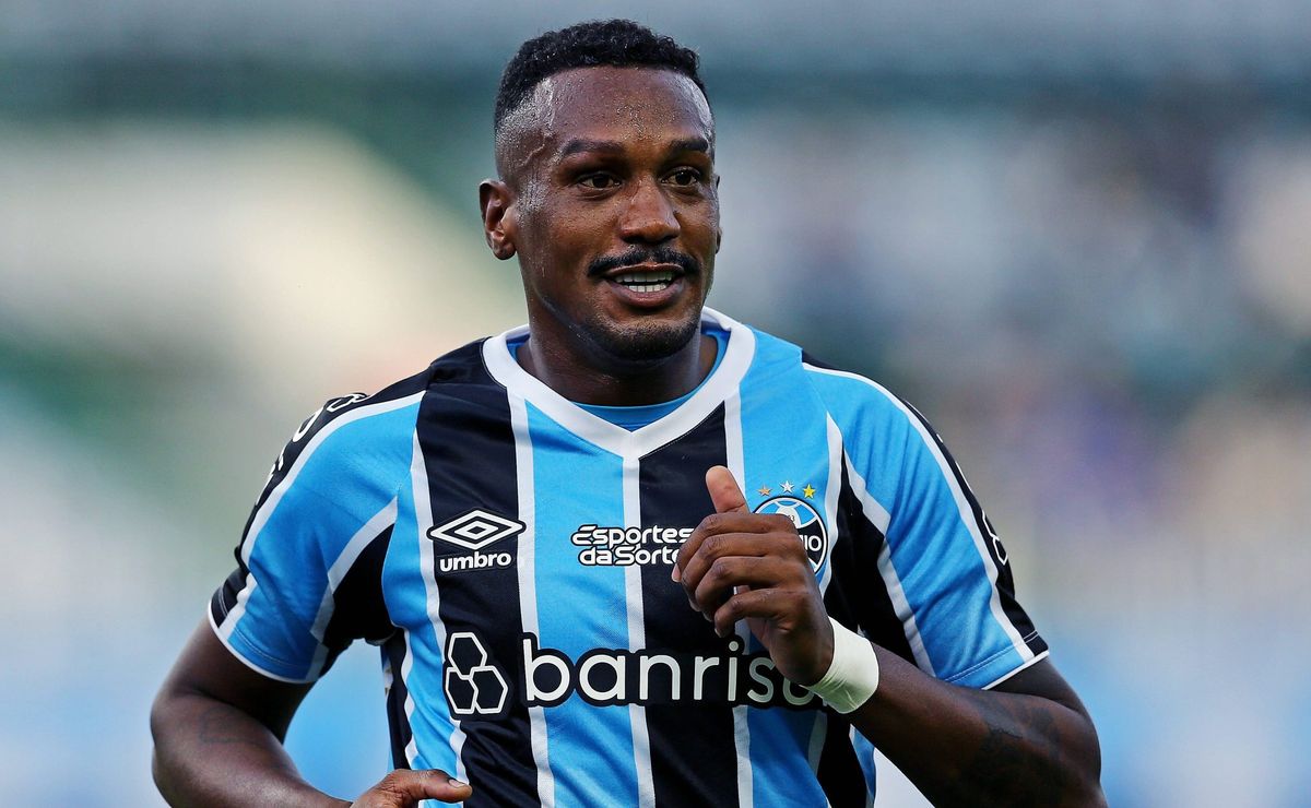 jogadores do grêmio treinam pênaltis antes de jogo contra o fluminense pela libertadores