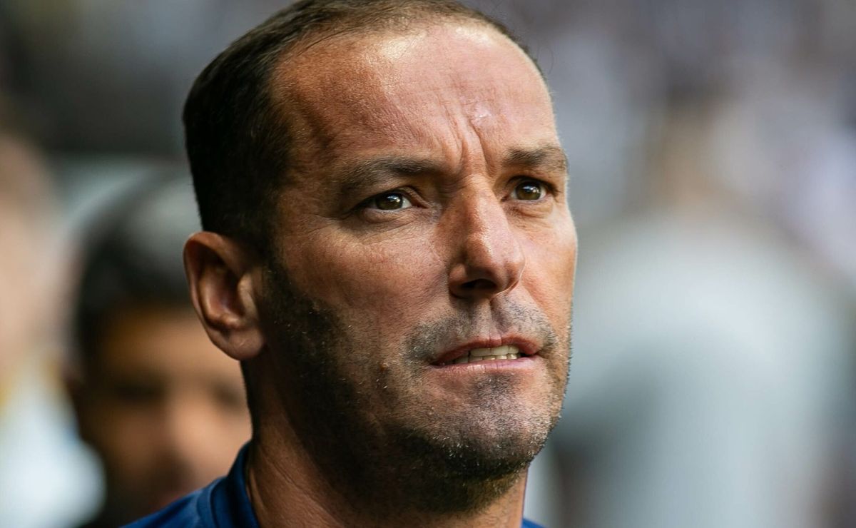 petit, técnico do cuiabá, critica o gramado no empate com o atlético mg: “atrapalhou”