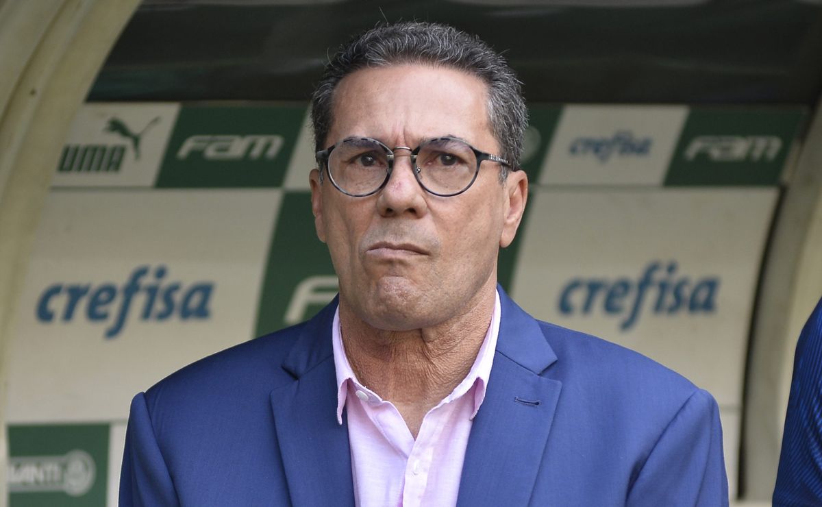 luxemburgo faz revelação e confirma briga de jogadores no palmeiras entre edmundo e antônio carlos