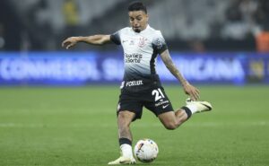 novo lateral esquerdo do corinthians pode ficar em 2º plano com crescimento de matheus bidu