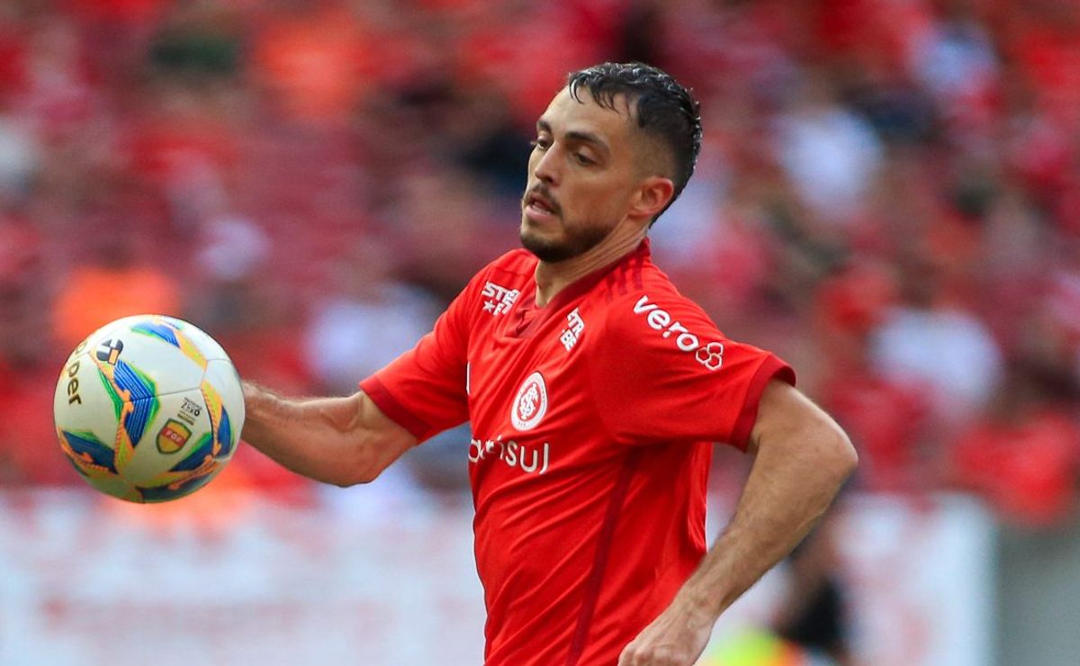 coritiba consulta internacional para uma possível negociação por hyoran