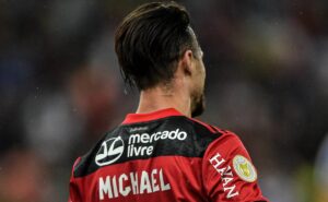 michael, interesse do corinthians, acerta com o flamengo de forma oficial e deixa a arábia
