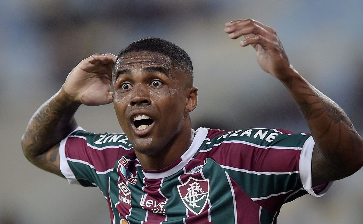 douglas costa assina contrato até 2026 e destino surpreendente chega ao grêmio