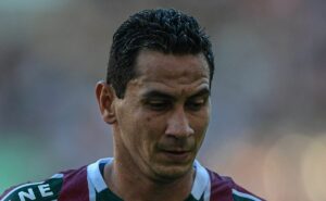 paulo henrique ganso fica irritado com virada do grêmio e critica os próprios jogadores