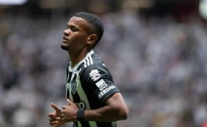 everton demonstra interesse em alisson e atacante pode ser vendido pelo atlético mg