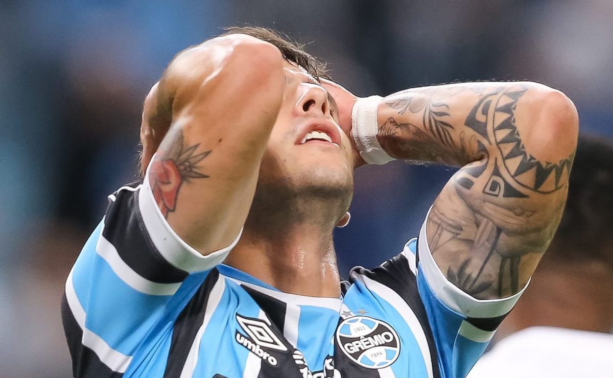 titular pede a renato gaúcho para sair do grêmio e carballo vai para mls 