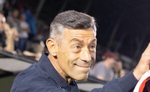 mirando o corinthians, pedro caixinha ganha dupla de reforços para maratona