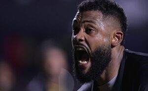 sabino brilha no são paulo: substituto de alan franco tem bom desempenho diante do atlético go