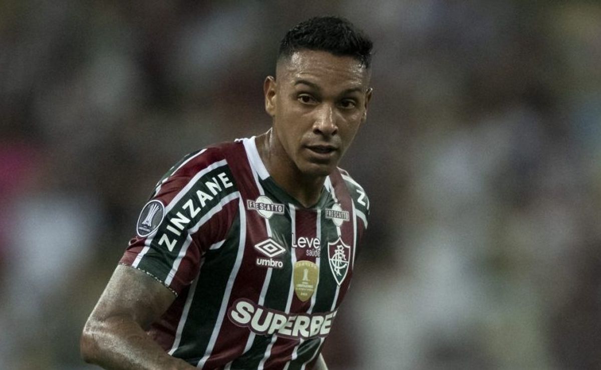 “lembra o diniz”: torcida do fluminense ‘fala a verdade’ sobre erro da zaga em derrota e culpam a. carlos