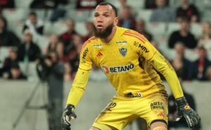 everson retorna aos treinos no atlético mg e pode reforçar o time na copa do brasil