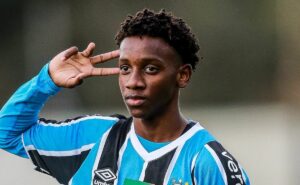 grêmio eleva pedida por gabriel mec e trava negociação com o chelsea