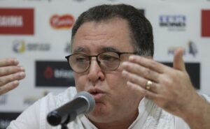 marcelo teixeira vence o botafogo no mercado e zagueiro jair fica