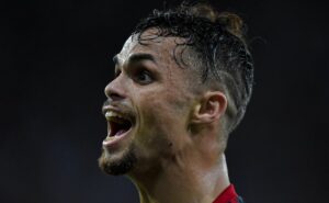 vasco toma decisão sobre contratar michael e recua após pedida de r$ 50 milhões em luvas