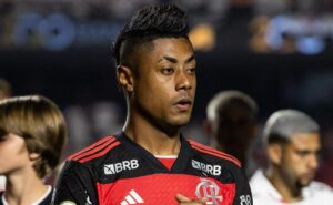 bruno henrique é agredido logo após goleada sofrida pelo flamengo